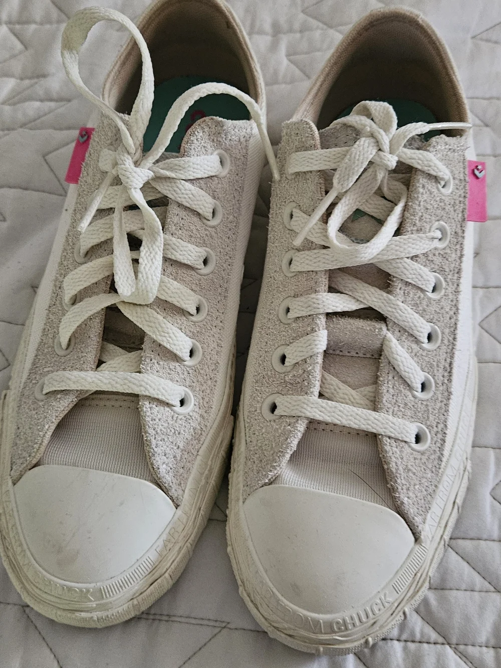Converse Cream Low-Top Sneakers with Pink Heel Tab
